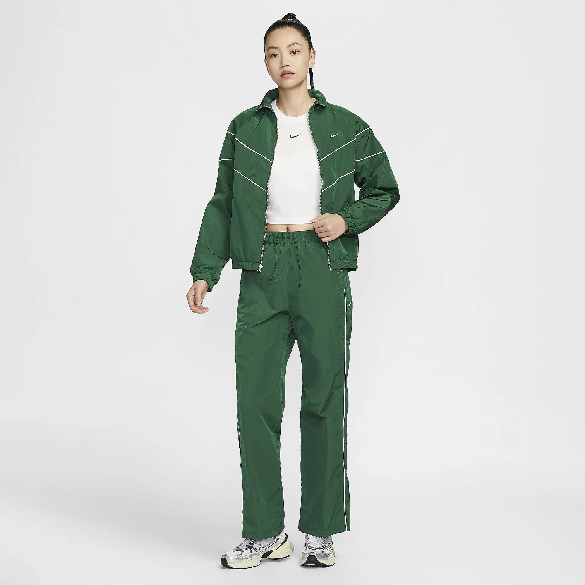 NIKE | WMN'S WINDRUNNER LOOSE UV WOVEN FULL-ZIP JACKET { GORGE GREEN/SAIL