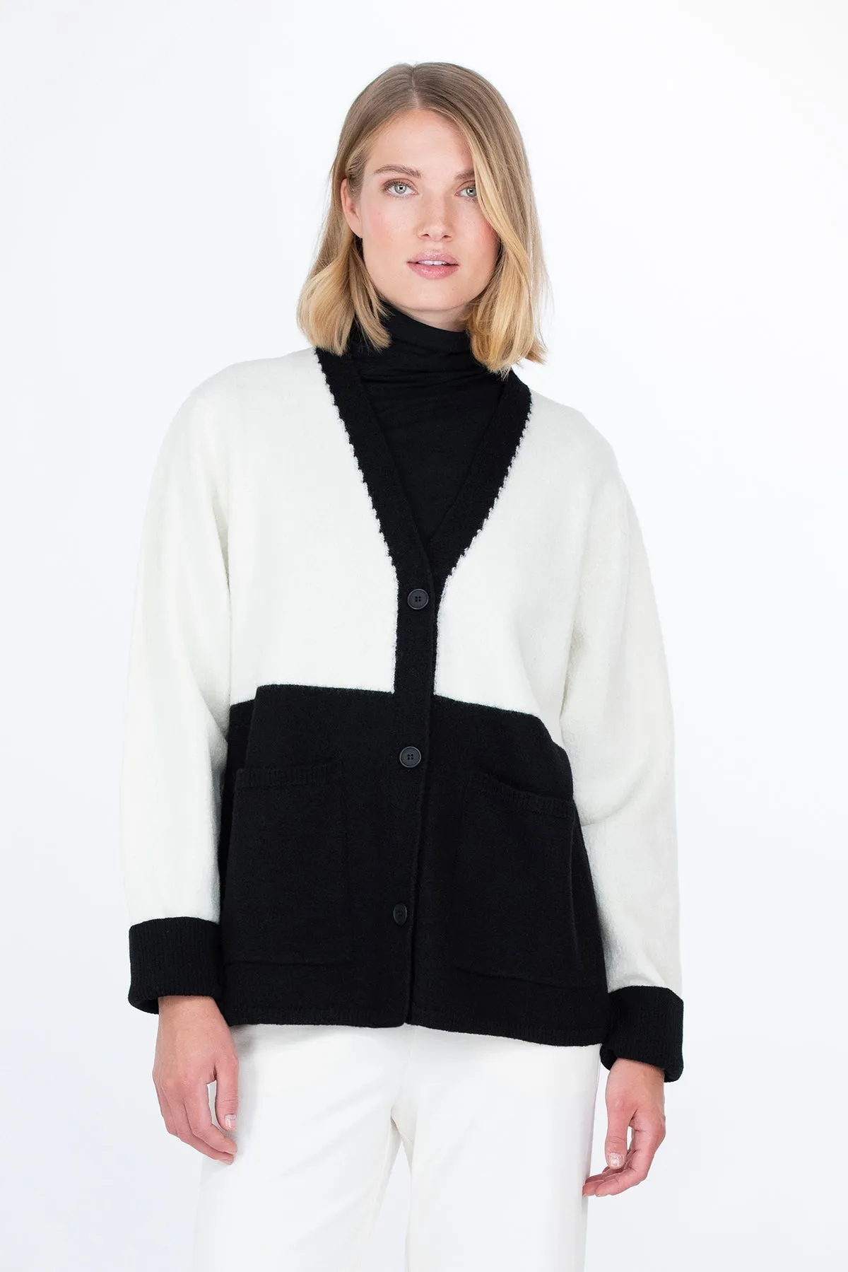 Saana Cardigan Black/White