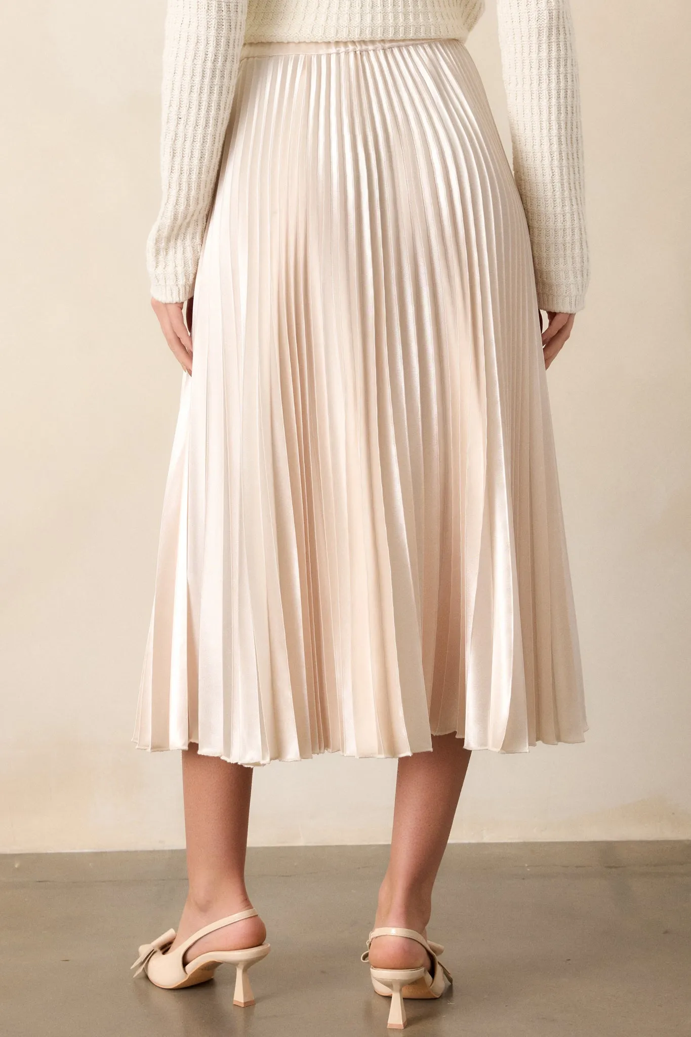 Urban Elegance Ivory Pleated Midi Skirt